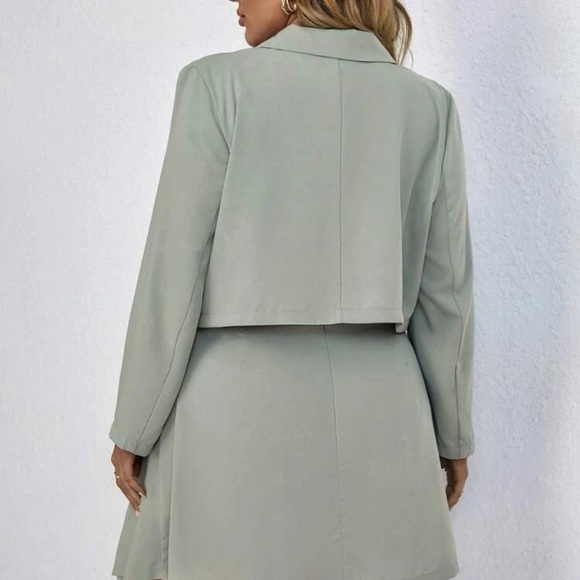 Plus single breasted lapel neck blazer & skirt - Picture 3 of 3